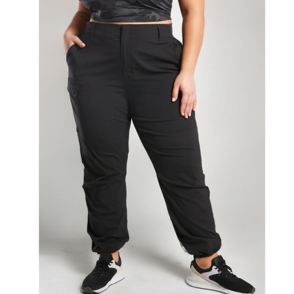 Athleta Trekkie Utility Cargo Black Pants 18